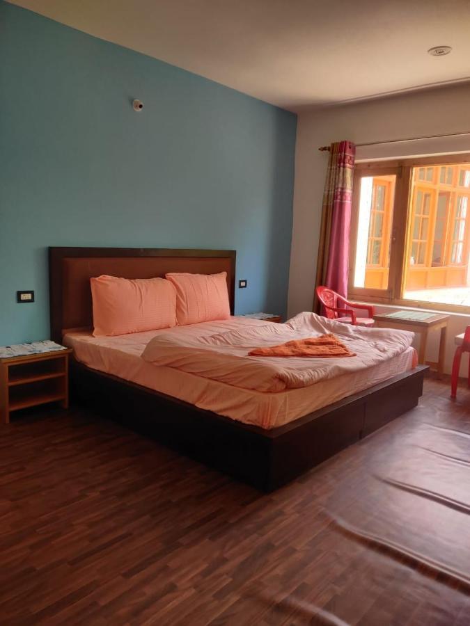 Tsetan Guest House Leh Exterior photo