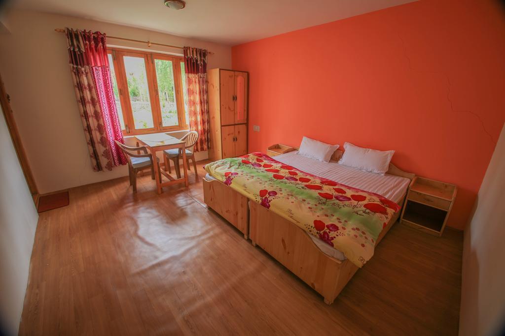 Tsetan Guest House Leh Exterior photo