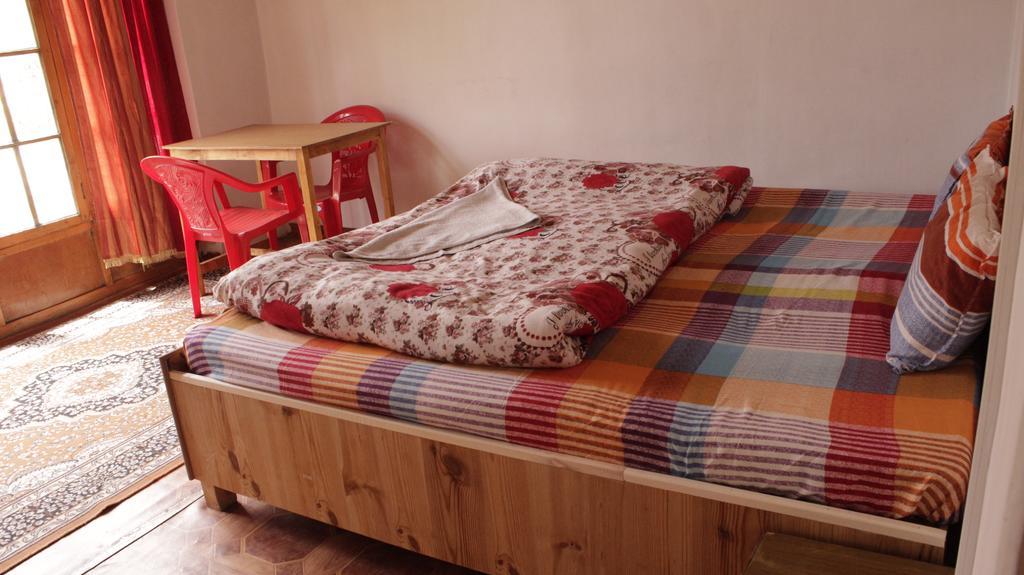 Tsetan Guest House Leh Exterior photo