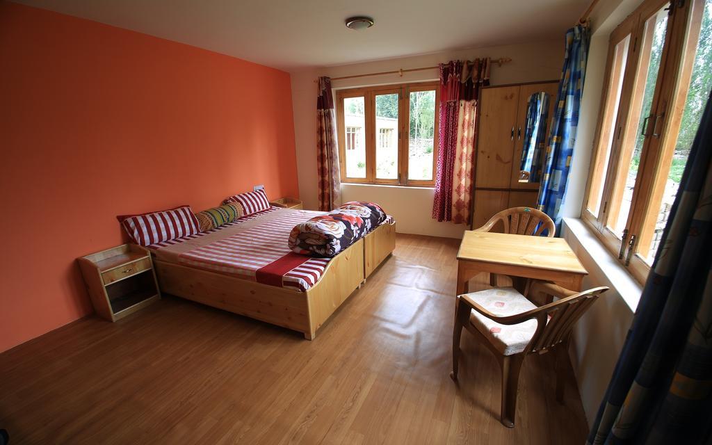 Tsetan Guest House Leh Exterior photo