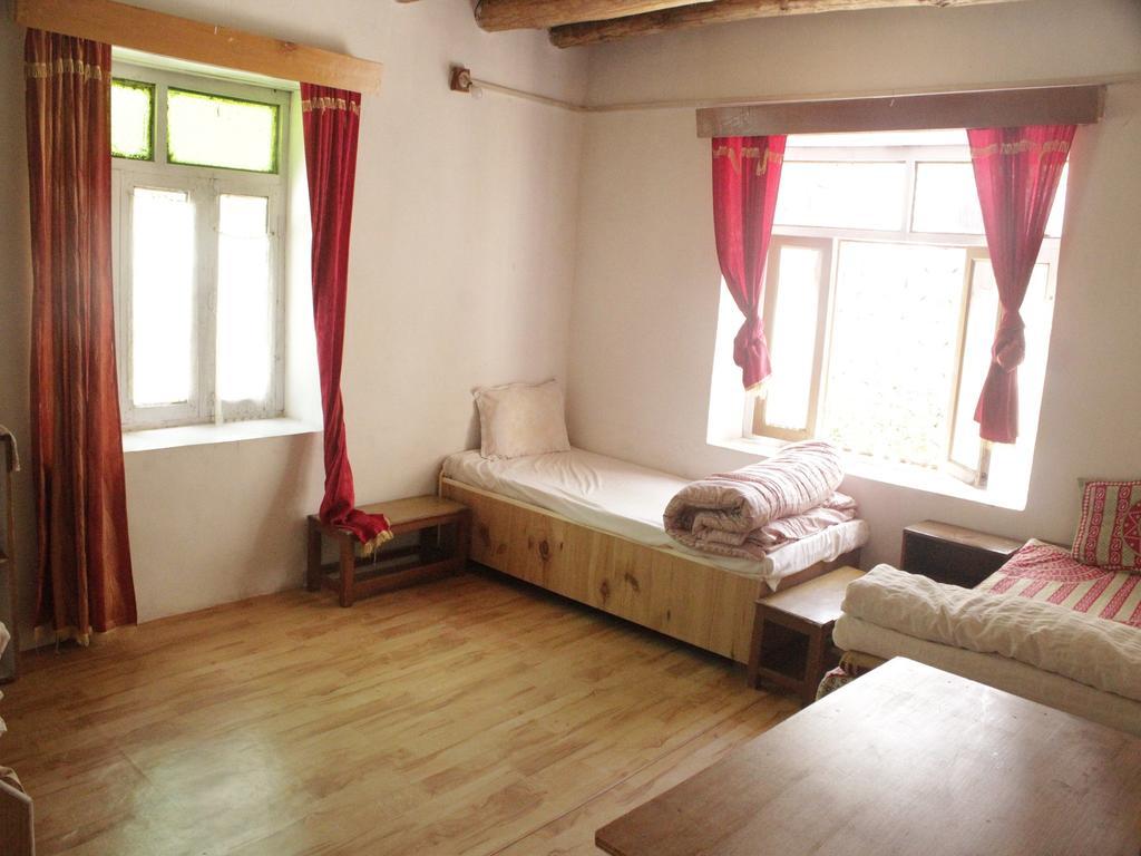 Tsetan Guest House Leh Exterior photo