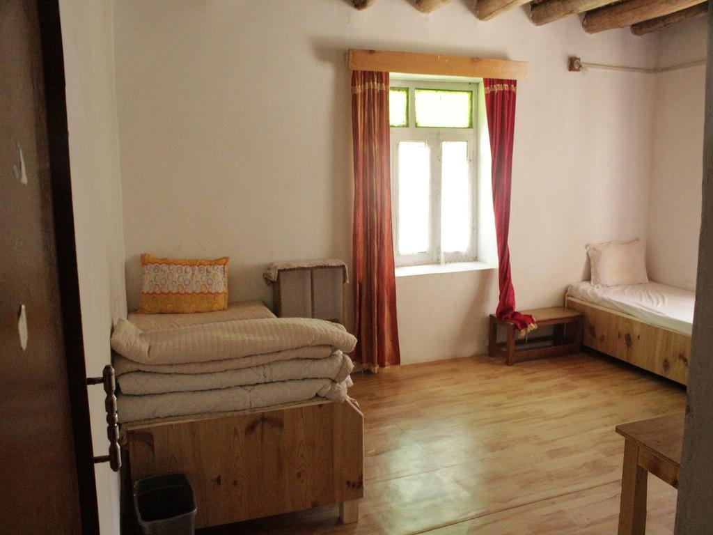 Tsetan Guest House Leh Exterior photo